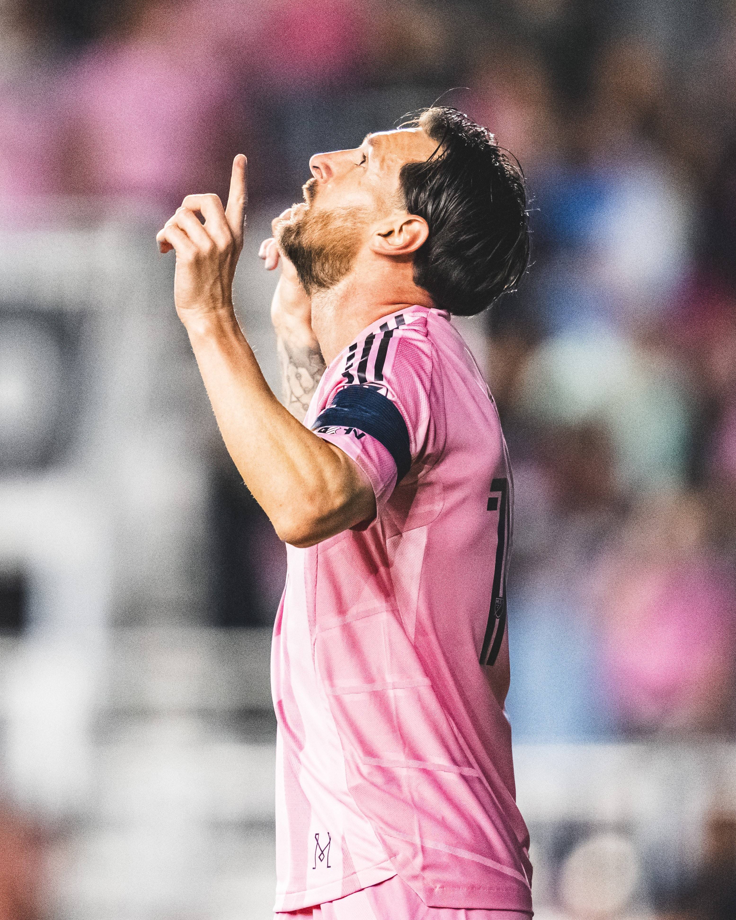 鲁尼助攻破门，帮助国家队晋级