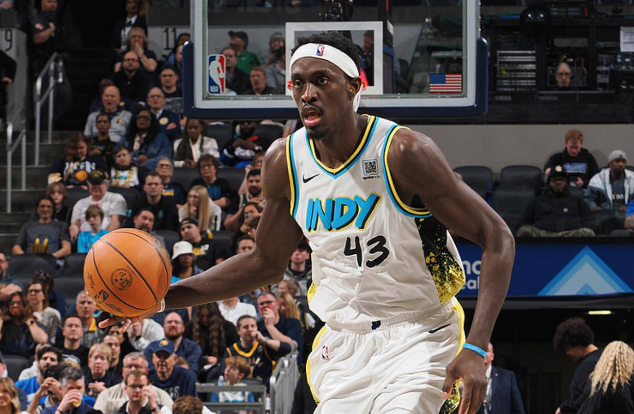  西亚卡姆在雄鹿比赛中惊险取胜，爆冷引发热议！