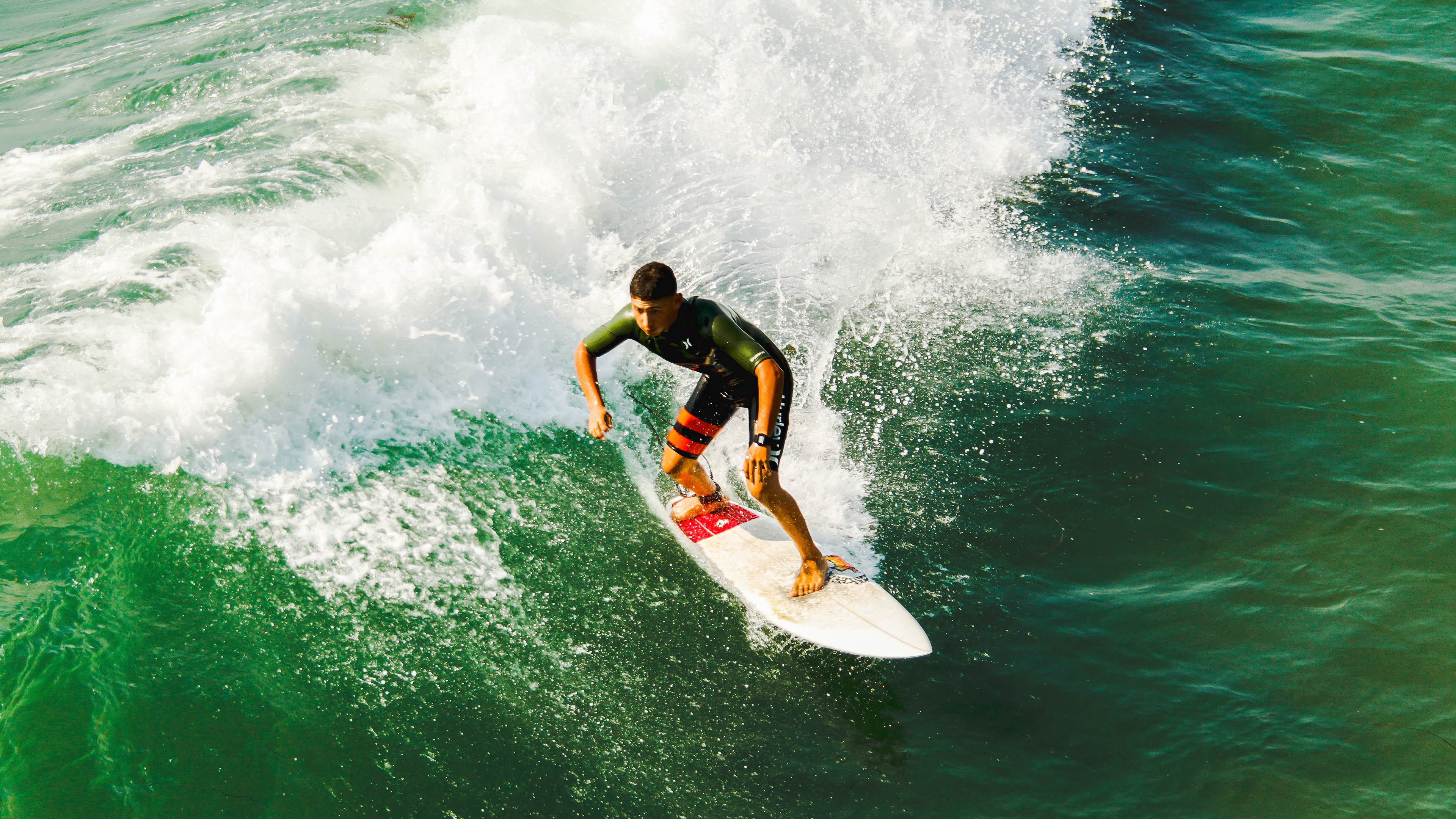 篮球赛场焦点！法国队对阵日本队，超级对决，球迷热情点燃赛场